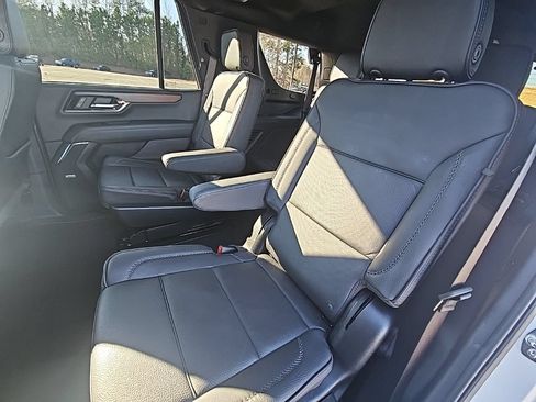 Used 2025 GMC Yukon Denali AWD/4WD image 15
