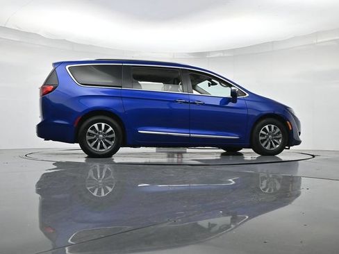 Used 2020 Chrysler Pacifica Limited FWD image 38
