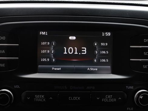 Used 2016 Kia Soul + FWD image 33
