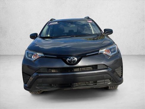 Used 2018 Toyota RAV4 LE image 2