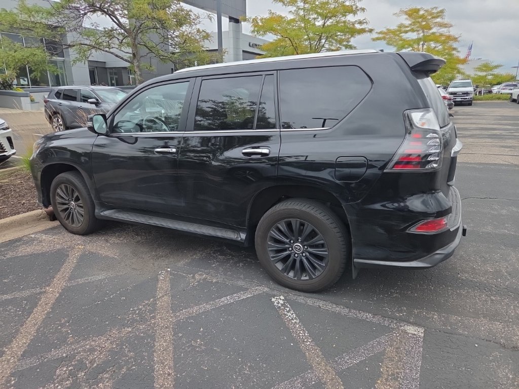 Used 2023 Lexus GX 460 Premium w/ Accessory Package AWD/4WD image 7