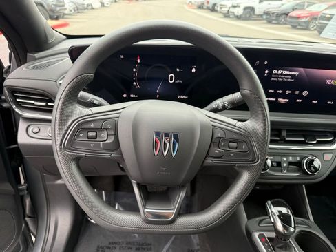 Used 2025 Buick Envista Preferred image 20
