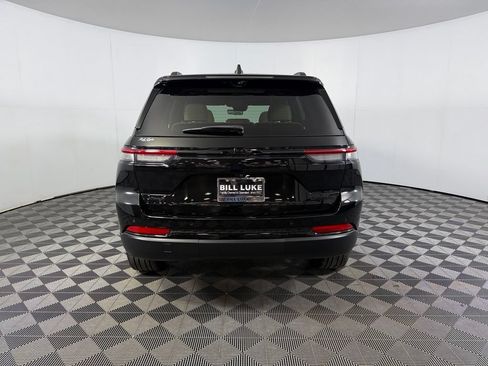 Certified 2025 Jeep Grand Cherokee Limited w/ Luxury Tech Group II AWD/4WD image 8