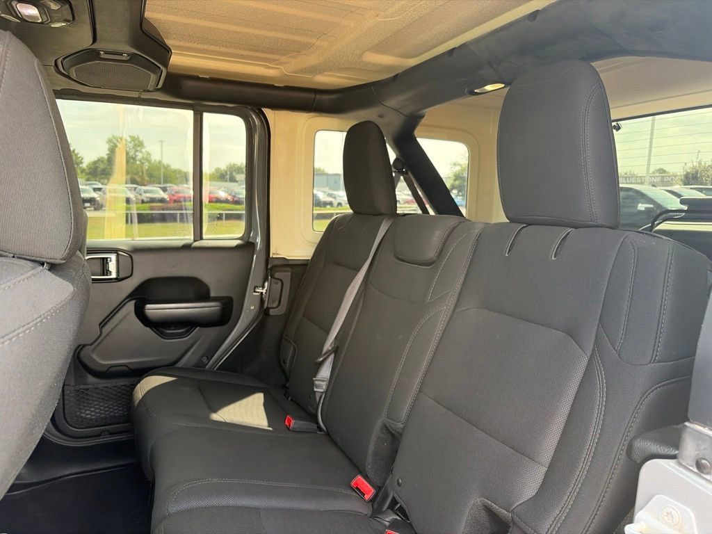 Used 2018 Jeep Wrangler Unlimited Sport S AWD/4WD image 36