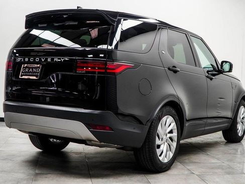 Used 2025 Land Rover Discovery S image 12