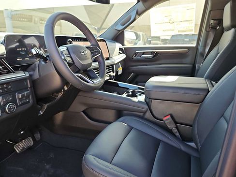 New 2026 Chevrolet Suburban Z71 w/ Z71 Off-Road Package AWD/4WD image 9
