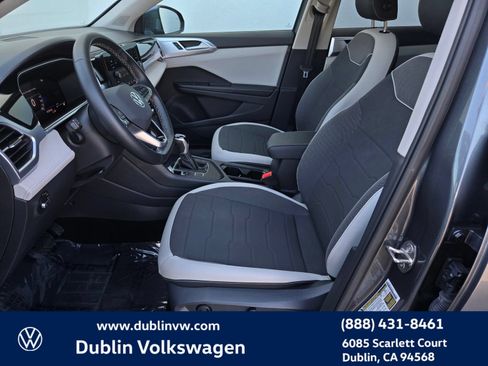Certified 2025 Volkswagen Taos SE w/ Panoramic Sunroof Package FWD image 16