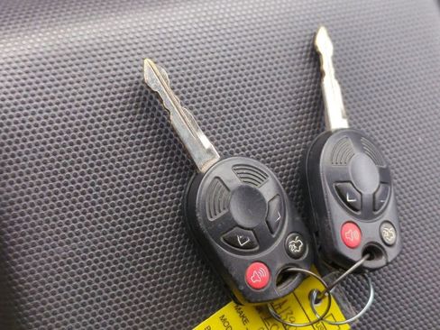 Used 2011 Ford Escape XLT image 32