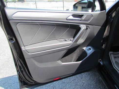 Used 2022 Volkswagen Tiguan SE FWD image 11