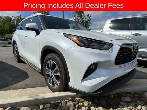 Used 2022 Toyota Highlander XLE AWD/4WD image 5