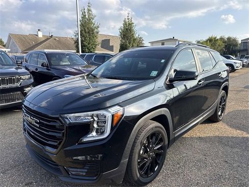 Used 2024 GMC Terrain SLE w/ Elevation Edition image 4