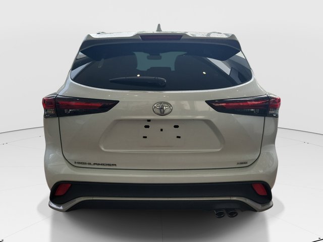 Used 2024 Toyota Highlander XSE FWD image 5