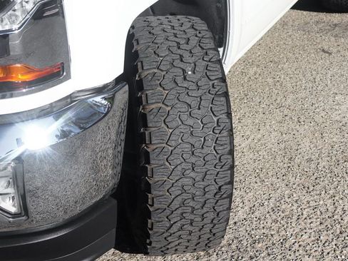 Used 2018 Chevrolet Silverado 1500 LT w/ All Star Edition image 46