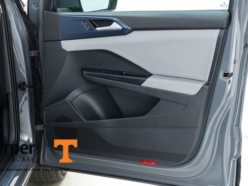 Used 2023 Volkswagen Taos SE w/ Panoramic Sunroof Package FWD image 69