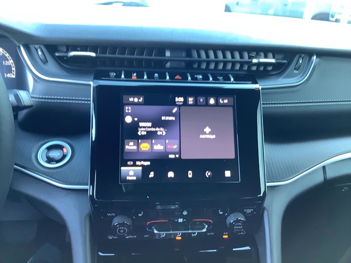 Certified 2025 Jeep Grand Cherokee Altitude AWD/4WD image 11