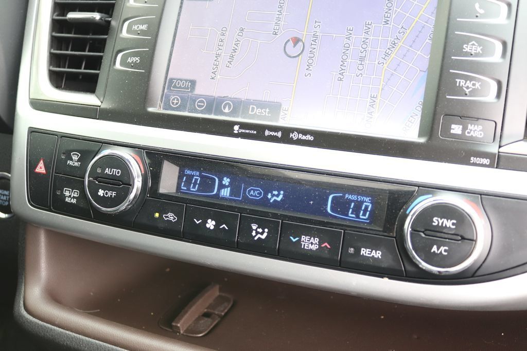 Used 2019 Toyota Highlander XLE AWD/4WD image 19