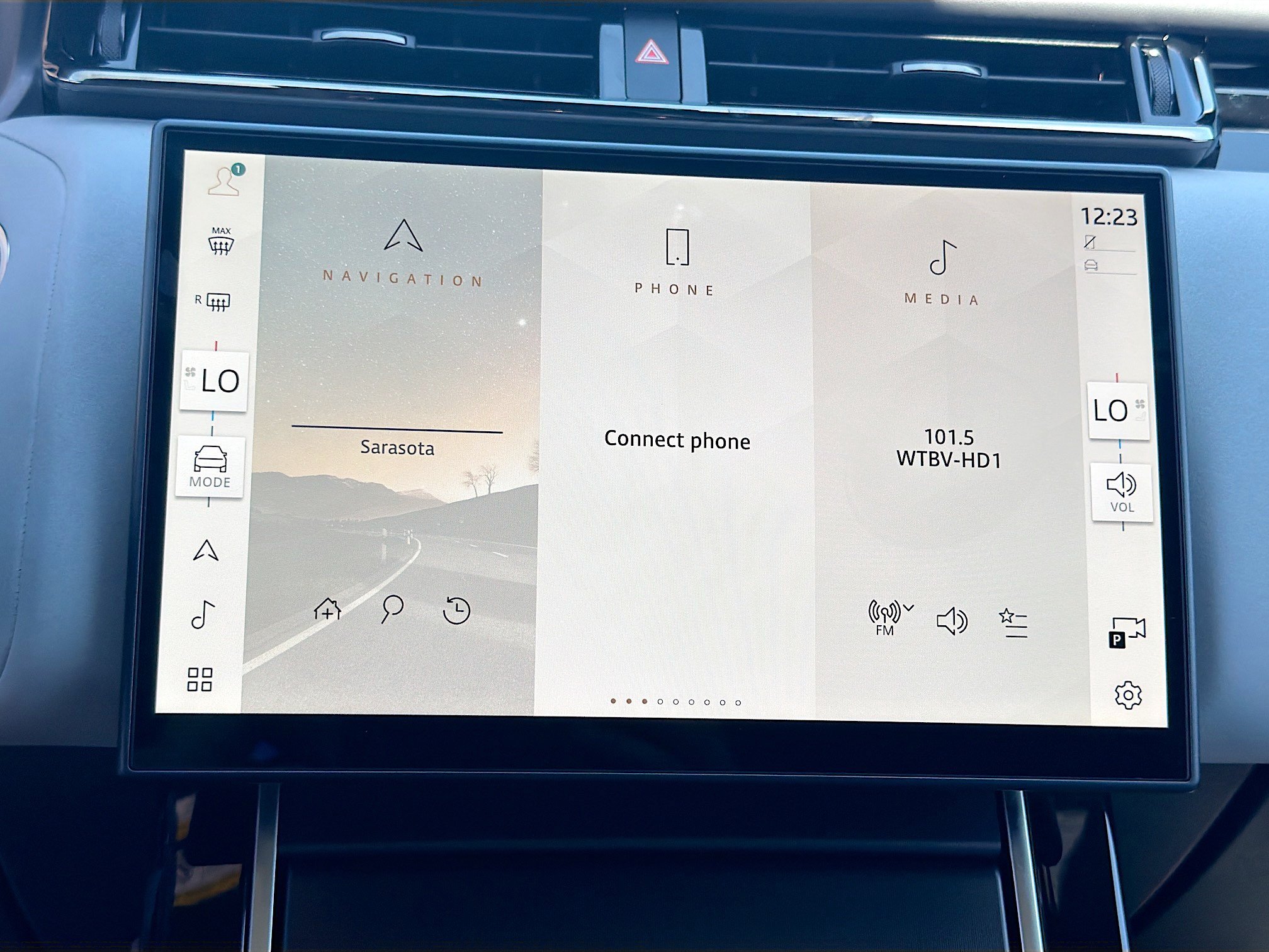 New 2026 Land Rover Range Rover Velar Dynamic SE AWD/4WD image 31