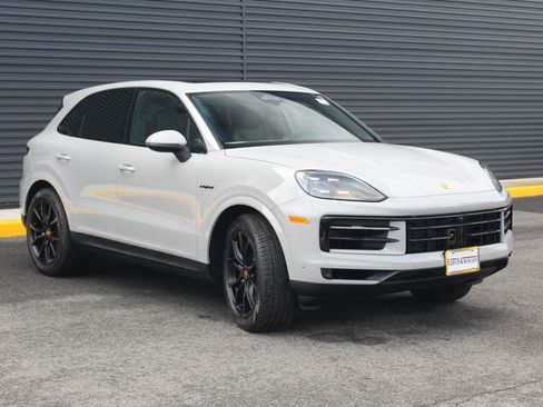 New 2026 Porsche Cayenne E-Hybrid AWD/4WD image 10