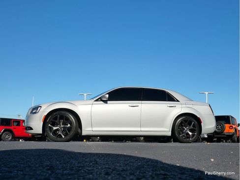 Used 2023 Chrysler 300 S w/ Comfort Group image 17