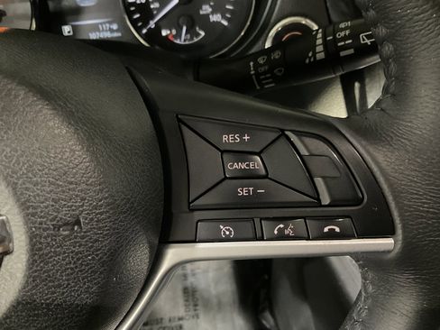 Used 2017 Nissan Rogue SV image 30