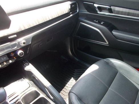 Used 2023 Kia Telluride EX w/ EX Captain's Chair Package image 18