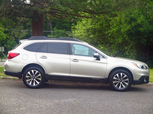 Used 2015 Subaru Outback 2.5i Limited AWD/4WD image 5