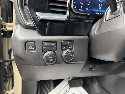 Used 2022 Chevrolet Silverado 1500 LT Trail Boss w/ Convenience Package II image 18