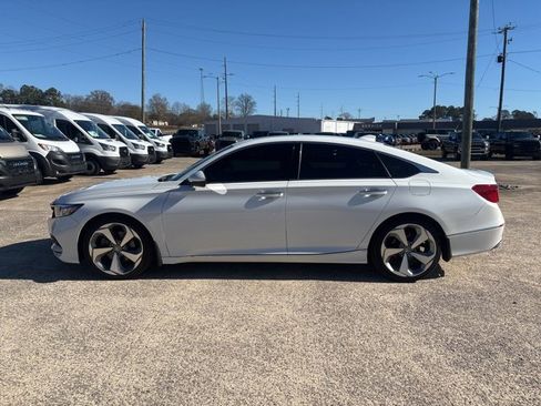 Used 2018 Honda Accord Touring image 5
