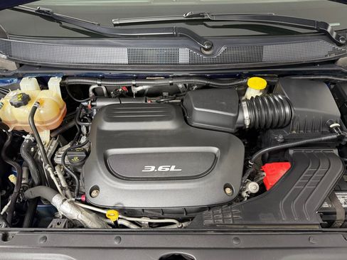 Used 2017 Chrysler Pacifica Touring w/ Tire & Wheel Group FWD image 26