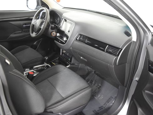 Used 2020 Mitsubishi Outlander ES image 31