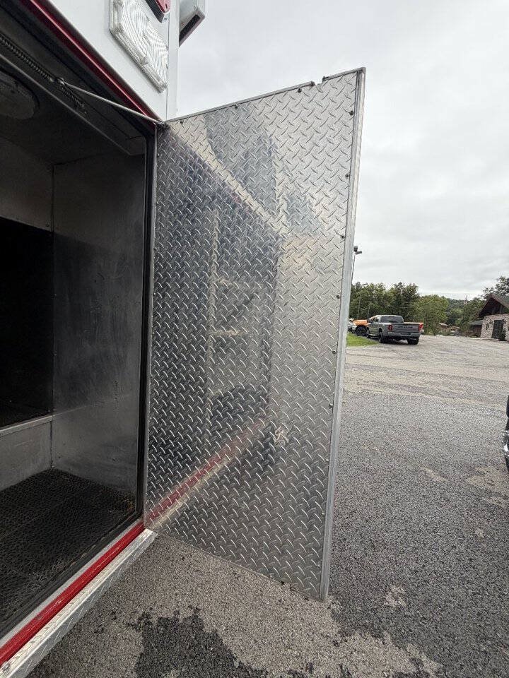 Used 1999 Ford F450 4x4 Regular Cab Super Duty image 40