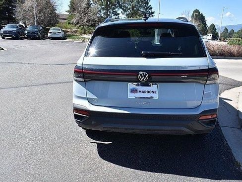 New 2025 Volkswagen Taos SE image 5