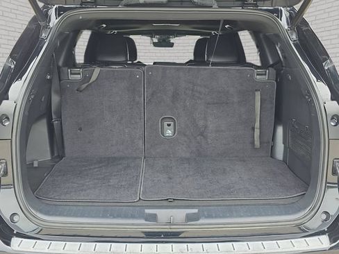 Used 2023 Toyota Highlander XSE FWD image 13