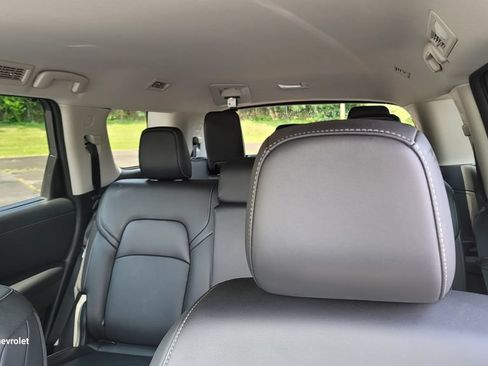 Used 2025 Nissan Pathfinder SL FWD image 26