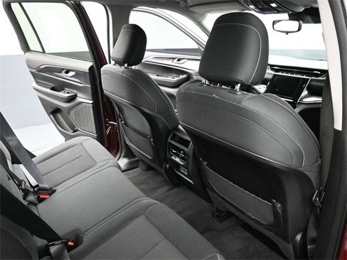 Used 2023 Jeep Grand Cherokee Laredo image 21