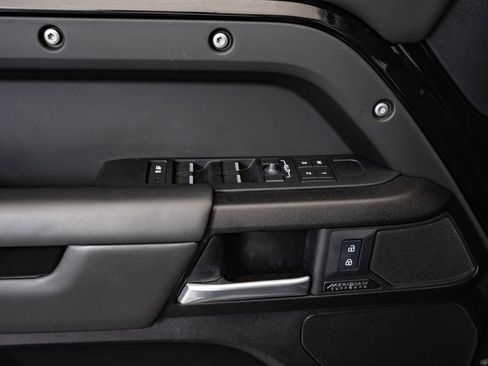 Used 2025 Land Rover Defender 130 V8 AWD/4WD image 26