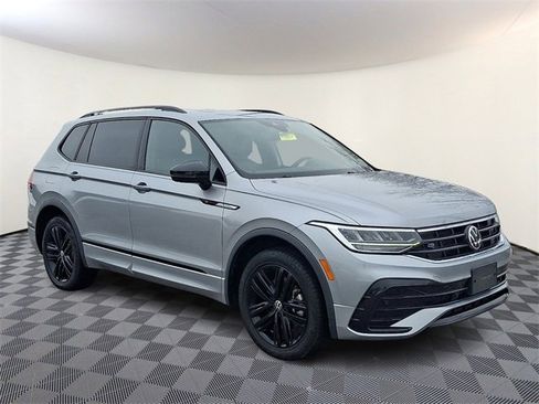 Used 2022 Volkswagen Tiguan SE R-Line image 1