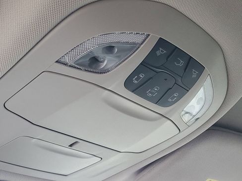 Used 2024 Chrysler Pacifica Touring-L FWD image 22