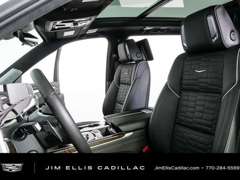 Certified 2025 Cadillac Escalade ESV Sport Platinum AWD/4WD image 5