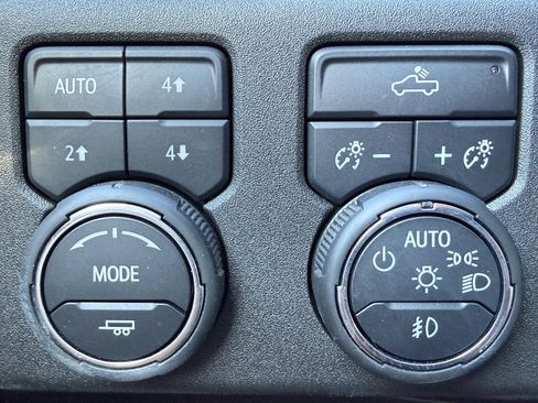 Used 2023 Chevrolet Silverado 1500 RST AWD/4WD image 34