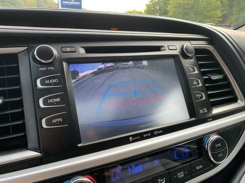 Used 2016 Toyota Highlander XLE FWD image 32