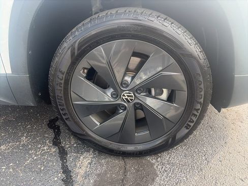 Used 2025 Volkswagen Taos S FWD image 9