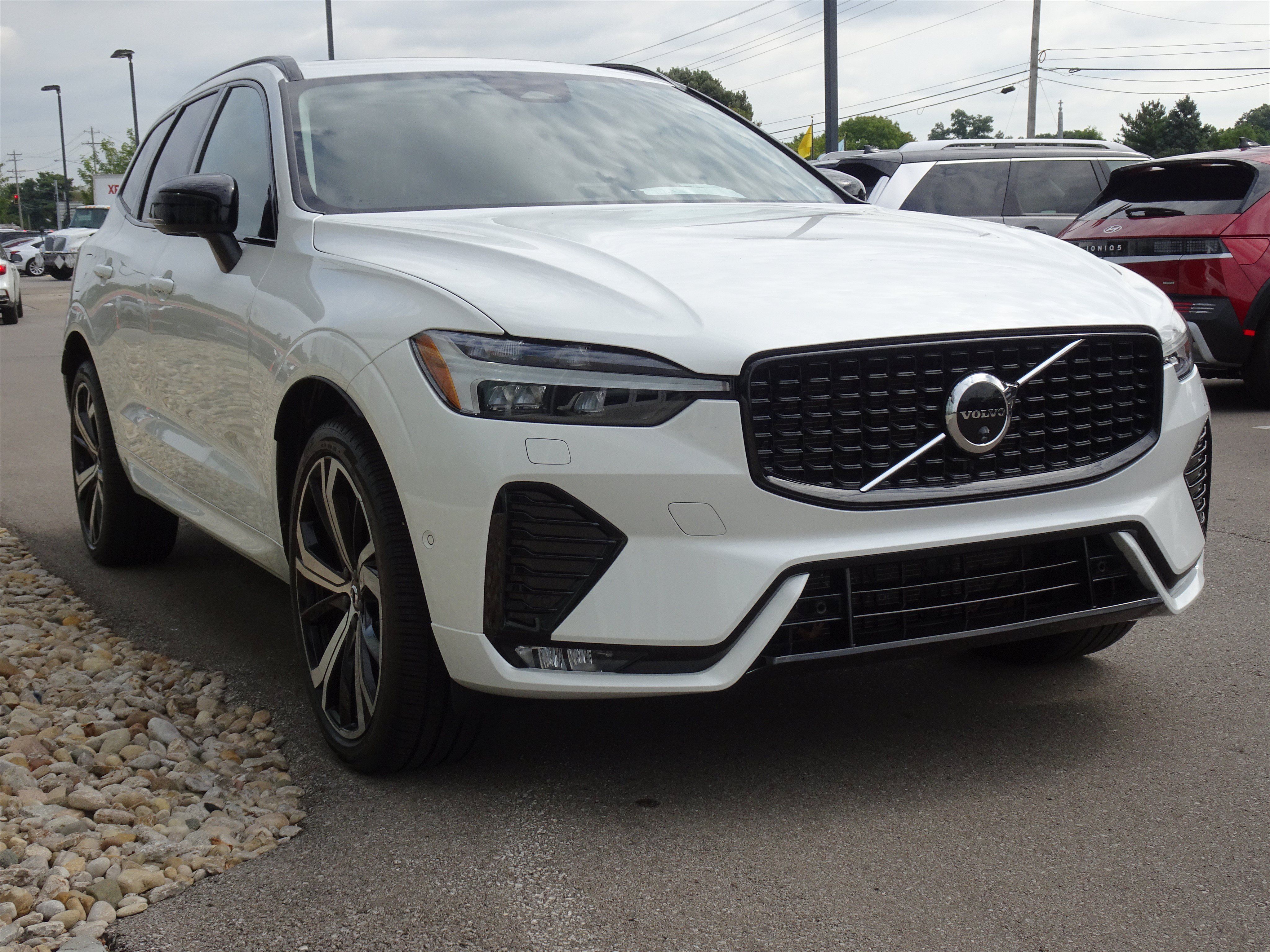 Used 2025 Volvo XC60 B5 Ultra w/ Protection Package Premier AWD/4WD image 6