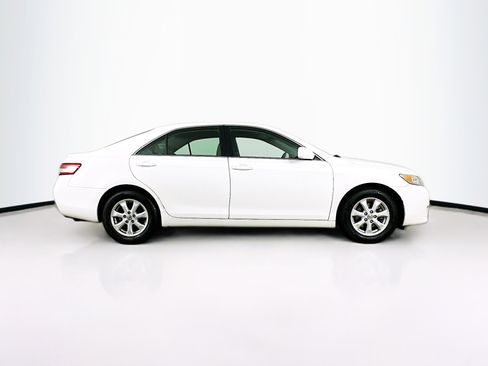 Used 2011 Toyota Camry LE image 10