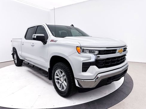 Used 2024 Chevrolet Silverado 1500 LT image 11