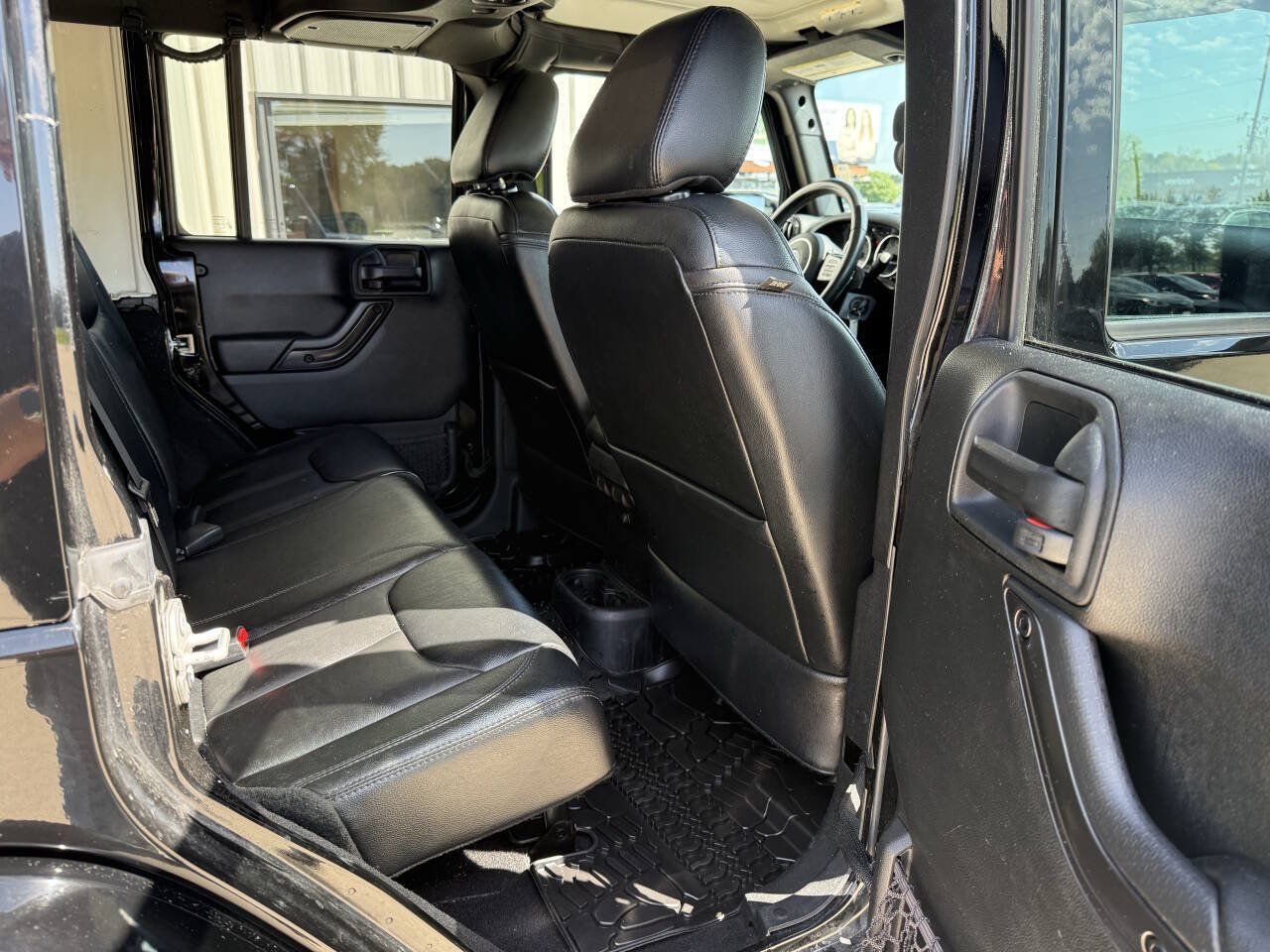 Used 2017 Jeep Wrangler Unlimited Sahara AWD/4WD image 13