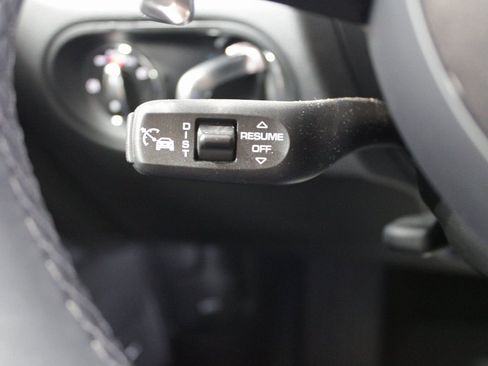 Certified 2025 Porsche Macan image 30