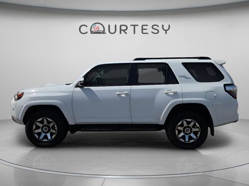 Certified 2024 Toyota 4Runner TRD Off-Road Premium w/ Moonroof Package AWD/4WD image 2