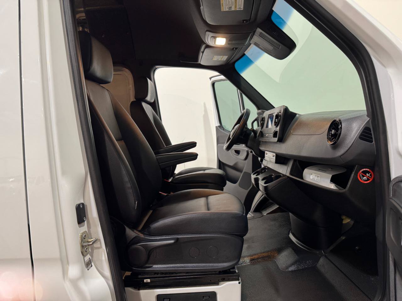 Used 2020 Mercedes-Benz Sprinter 2500 image 13
