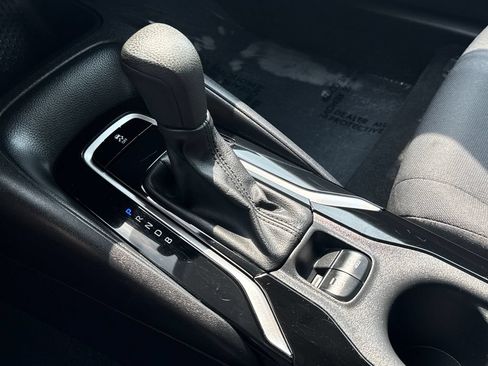 Used 2020 Toyota Corolla LE FWD image 25